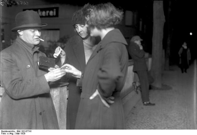 'Koks' Emil, selling drugs on the street, Berlin  1929